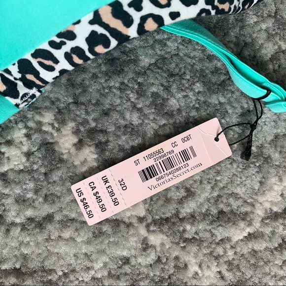 Victoria’s Secret Padded Bra 32D - Picture 2 of 3